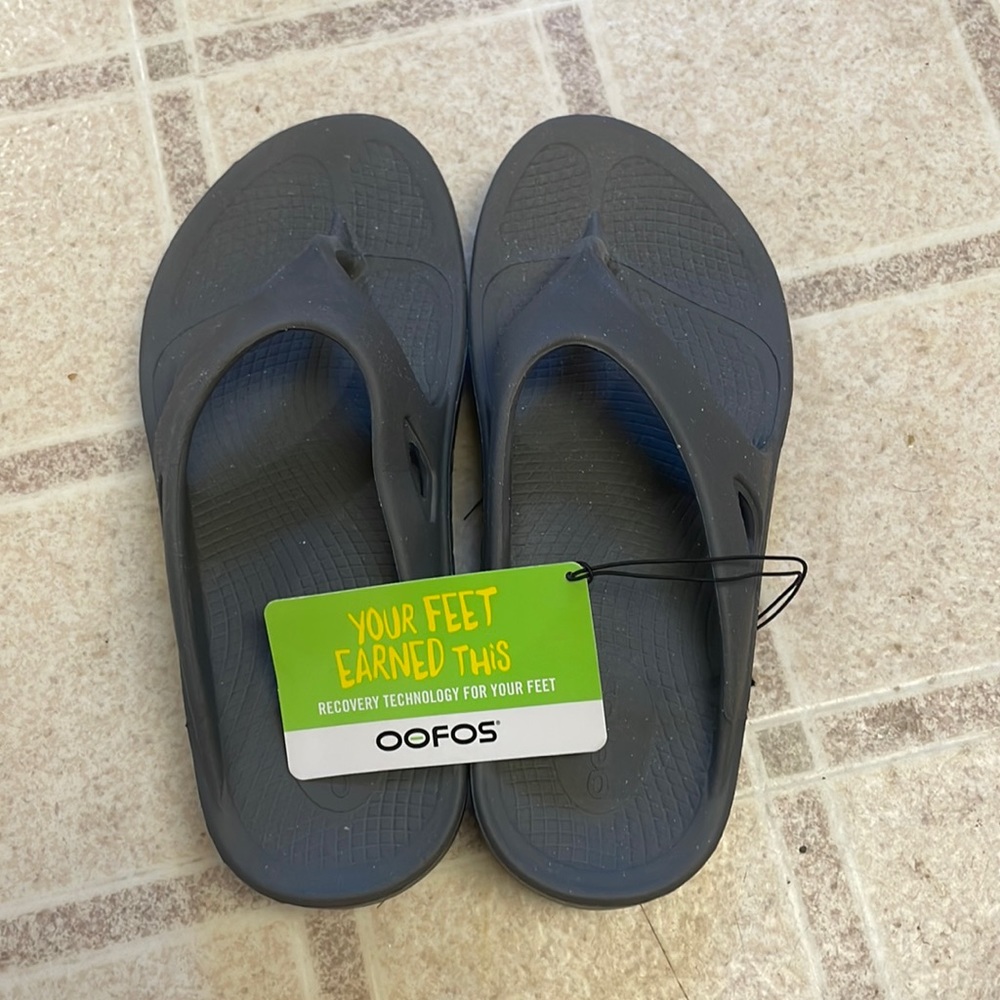 NWT Oofos Ooriginal Recovery Sandals